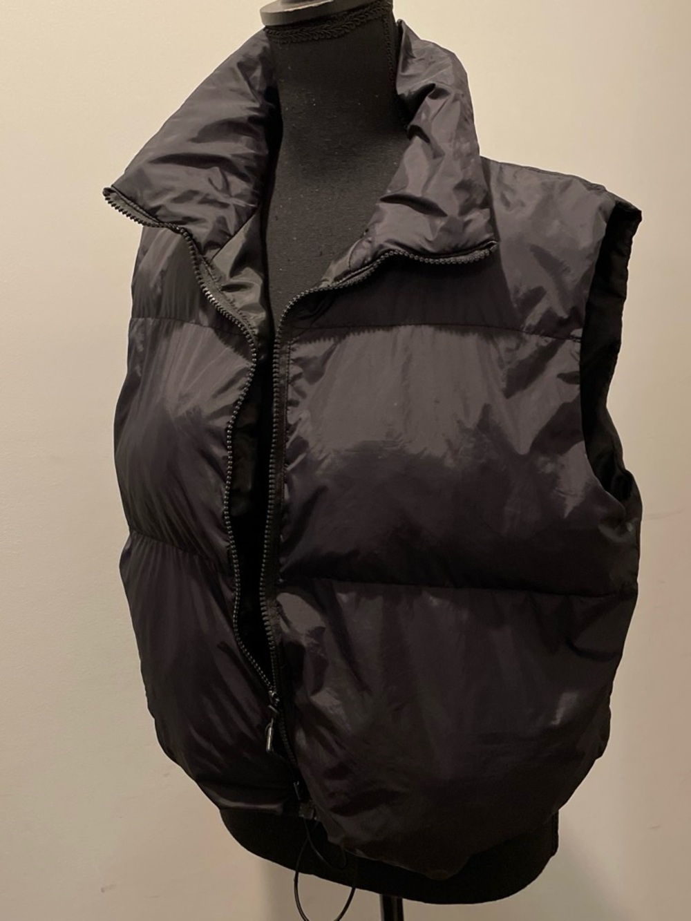SHEIN Women’s Cropped Puffer Vest Size L Black Cabincore Layering Outdoors